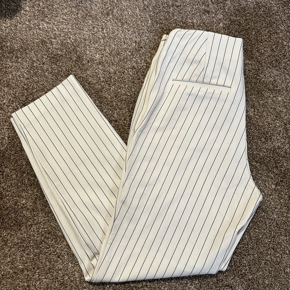 White Pinstripe dress pants women’s size 6/R